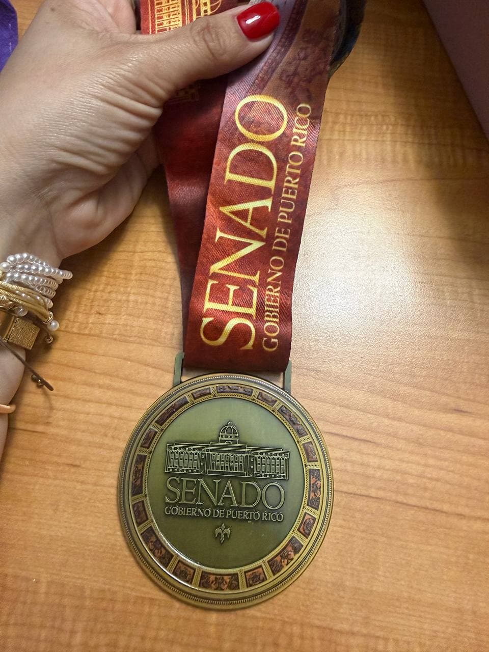 Medalla oficial del Senado de Puerto Rico — Gobierno de Puerto Rico